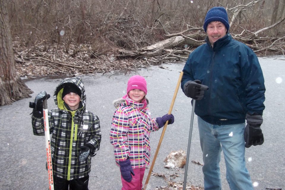 twins and dad outside